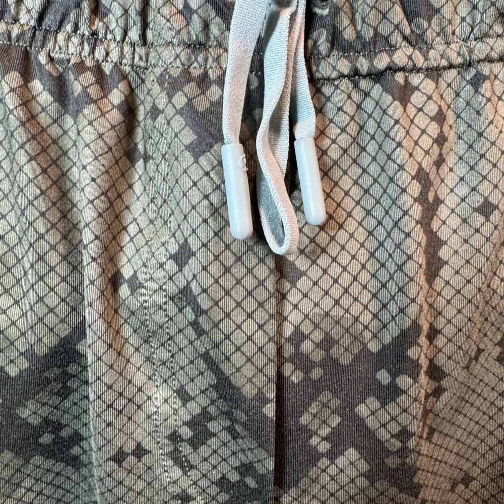 Lululemon Jet Crop Slim Pants - Size 12 - Picture 7 of 16